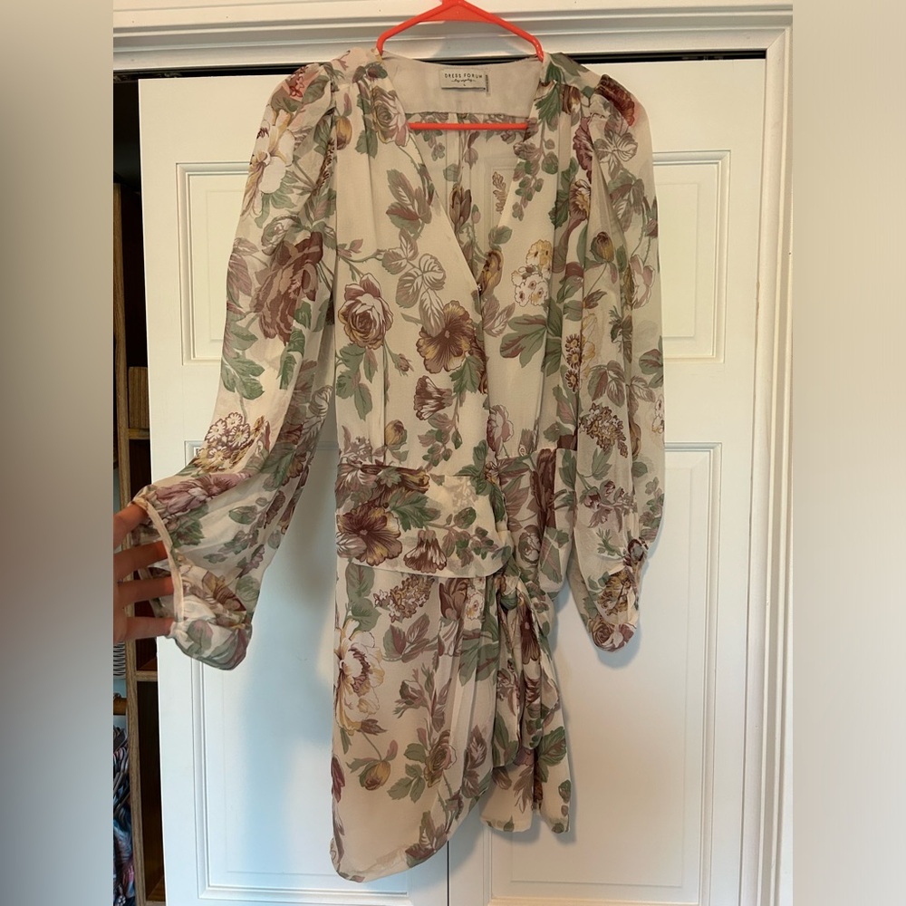 Dress forum floral long sleeve, short in length dress